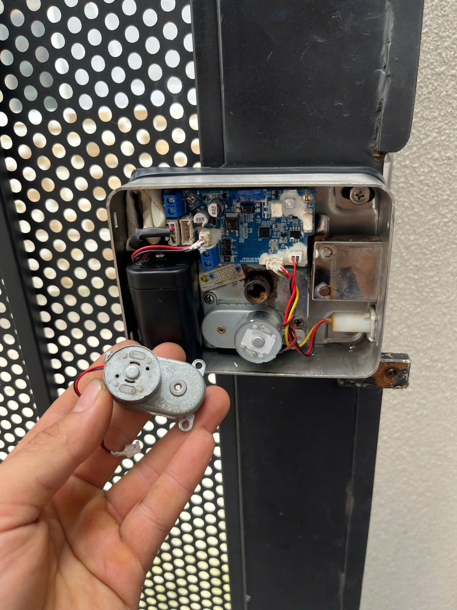 Sửa Chữa Thay Motor Khóa Laffer A18 Tận Nhà Tại HCM