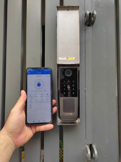 HỘP INOX CHE MƯA KHÓA CỔNG VÂN TAY