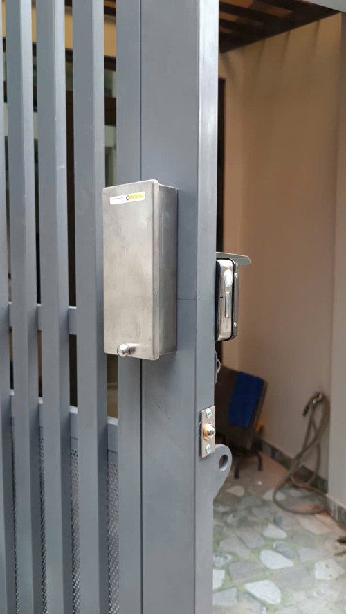 HỘP INOX CHE MƯA KHÓA CỔNG VÂN TAY