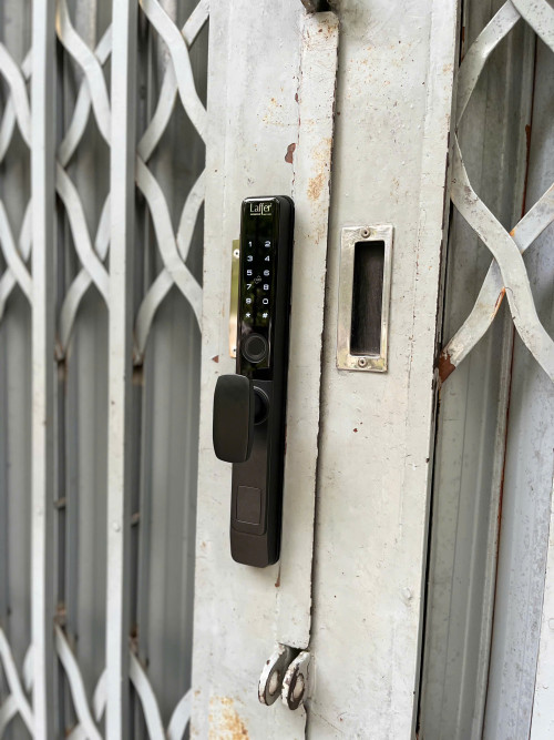 KHÓA VÂN TAY CHO CỬA LÙA , CỬA KÉO XẾP LAFFER RF21
