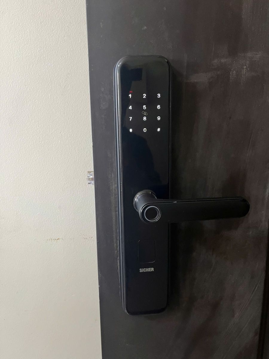 Lắp đặt khóa vân tay SICHER S38B cho căn hộ tại HCM