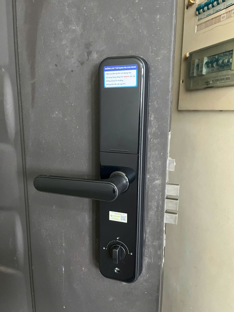 Lắp đặt khóa vân tay SICHER S38B cho căn hộ tại HCM