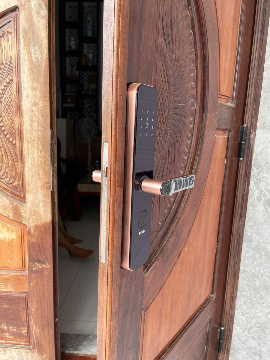 Lắp đặt khóa vân tay cho cửa đại sảnh SICHER S38B Tại HCM
