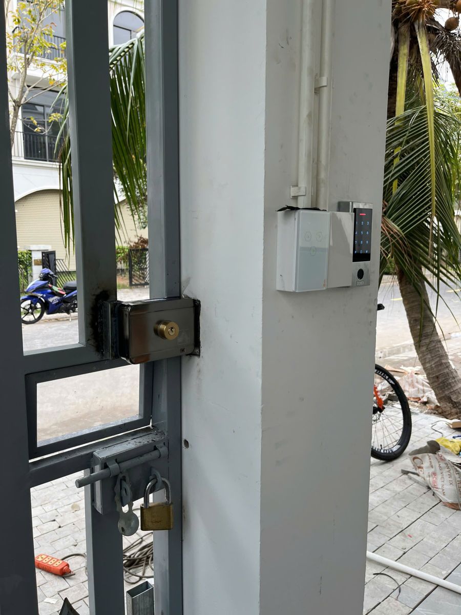 Lắp đặt khóa vân tay cho CHDV tại Tân An