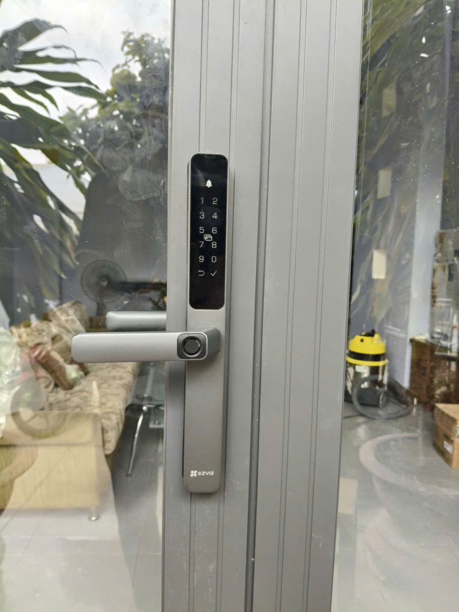 Lắp đặt khóa vân tay EZVIZ DL06 tại HCM