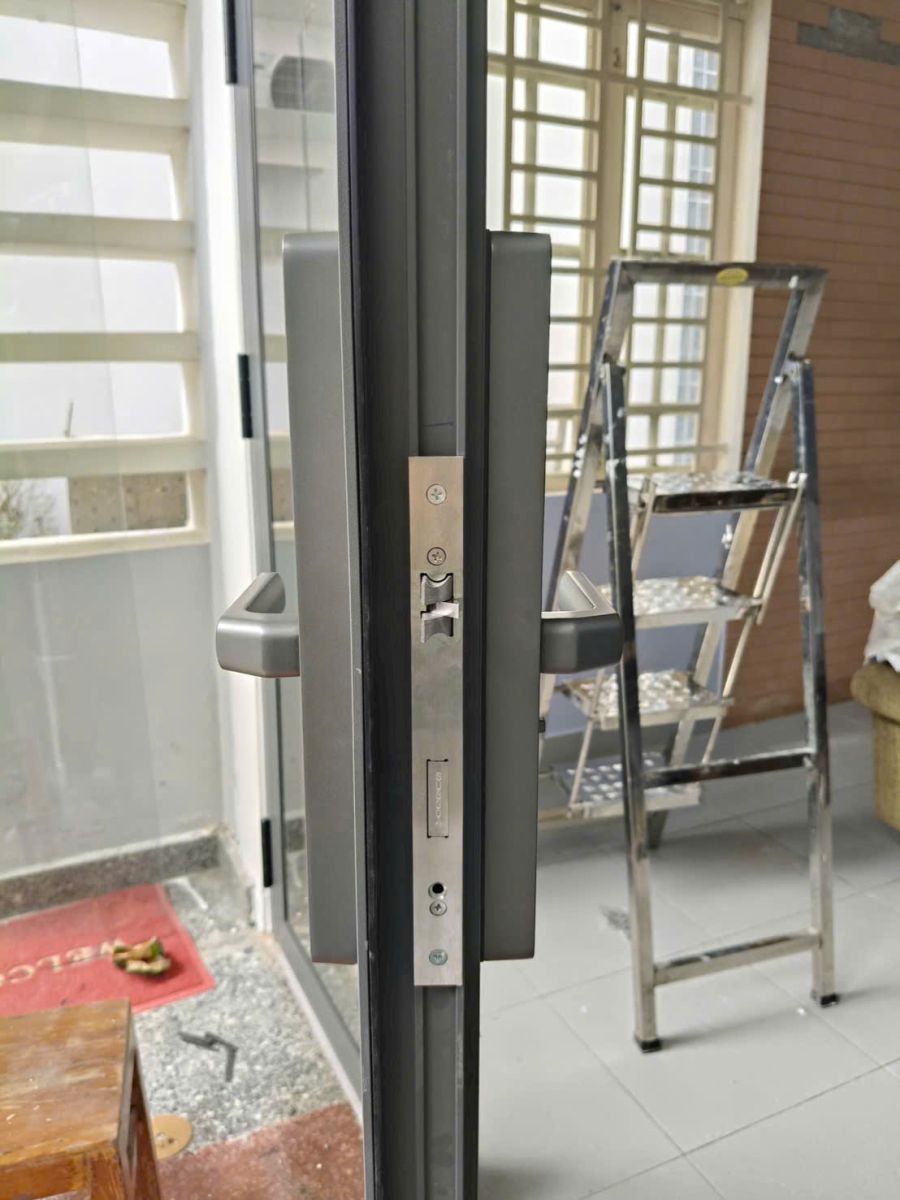 Lắp đặt khóa vân tay EZVIZ DL06 tại HCM