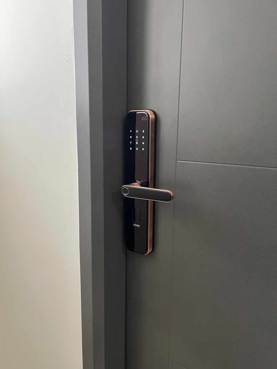 Lắp đặt khóa vân tay cho căn hộ chung cư Diamond Riverside Quận 8 tại HCM