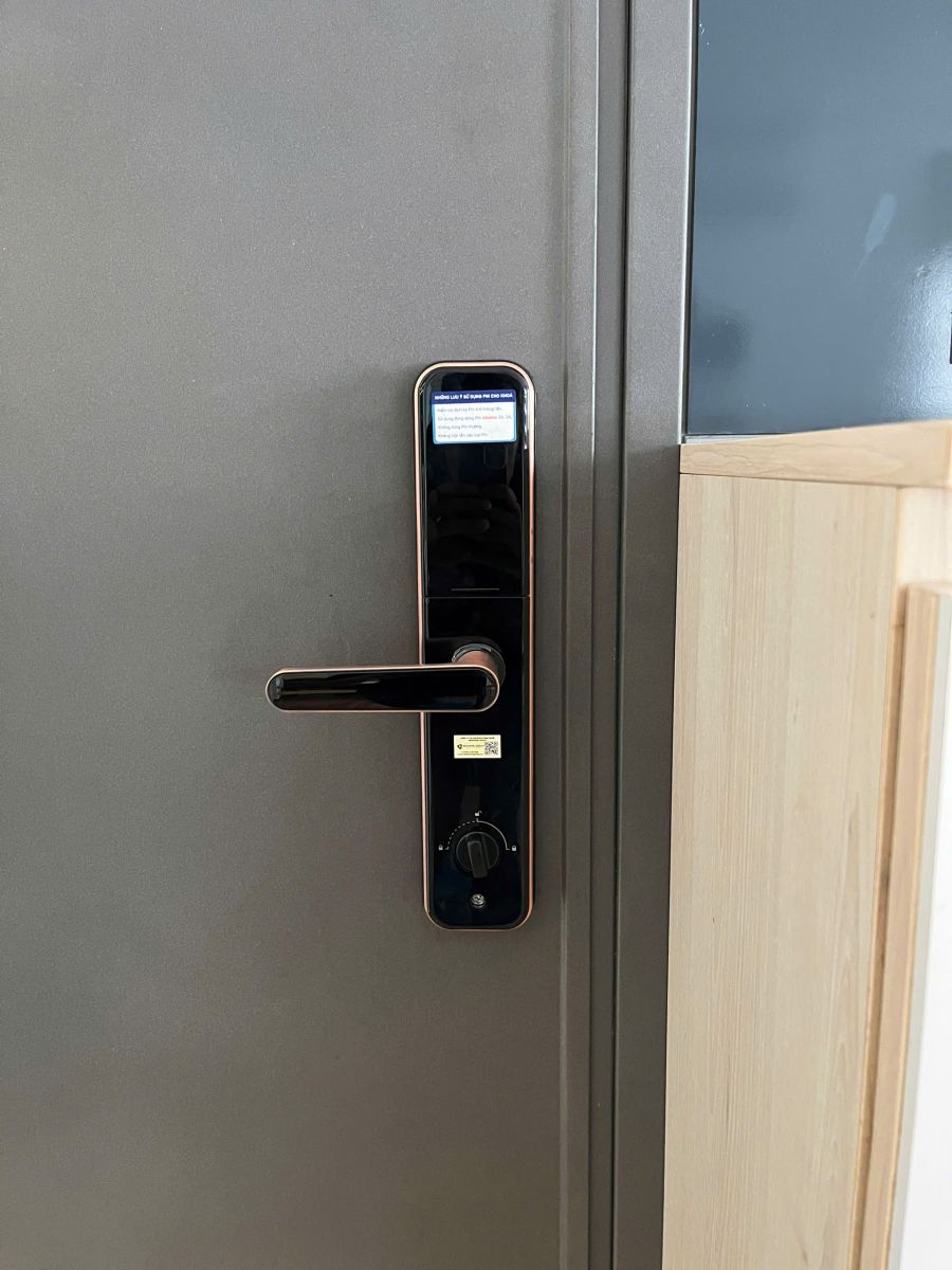 Lắp đặt khóa vân tay cho căn hộ chung cư Diamond Riverside Quận 8 tại HCM