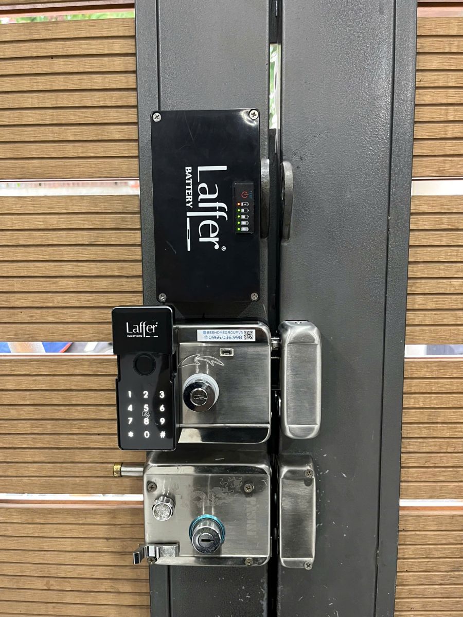 Lắp đặt khóa vân tay cao cấp Laffer A18 Pro (2F) tại Gò Vấp