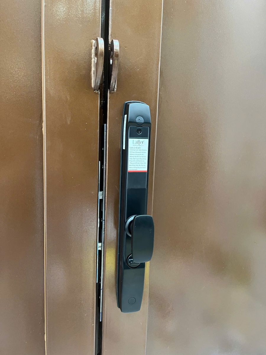 Khóa vân tay cho cửa lùa tại HCM