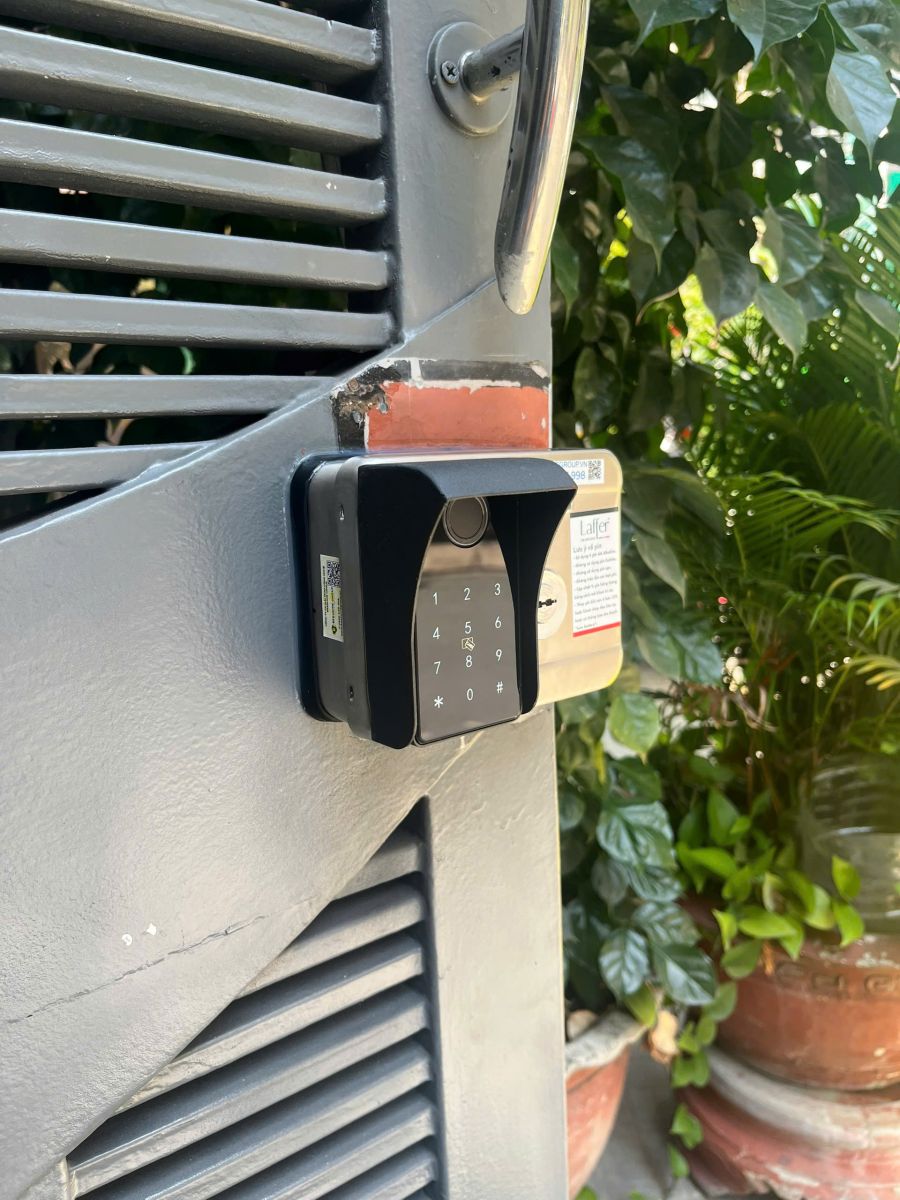 Khóa vân tay cho cửa cổng cao cấp Laffer A18-2F